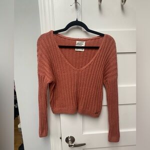Abercrombie & Fitch Dusty Rose cropped long sleeve sweater blouse